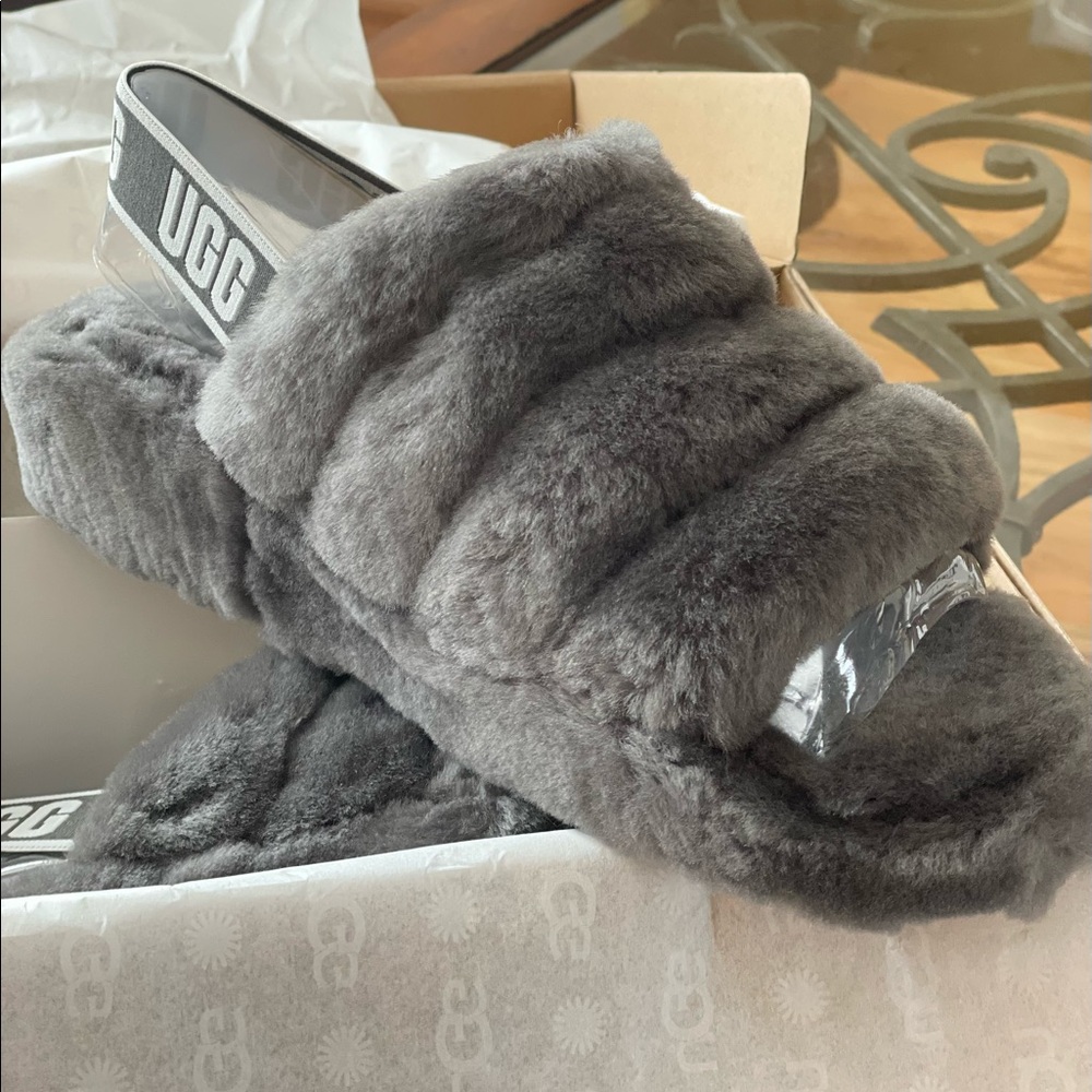 UGG with Fluff Yeah Slide, brand new still in box, size US 10.
